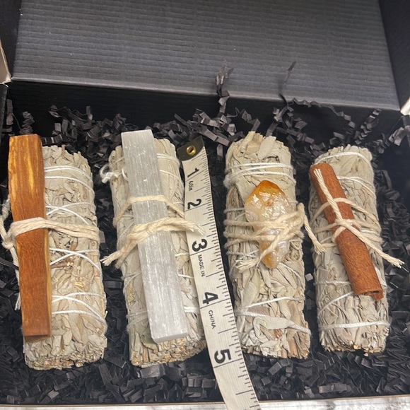 NWT New Beginning Await: 4-Pack Smudge Stick & Crystal Gift Box - Picture 3 of 7